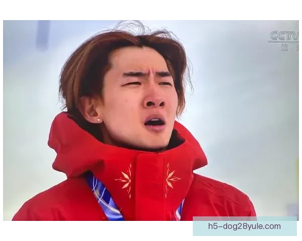 中国队首金苏翊鸣披旗怒吼全场